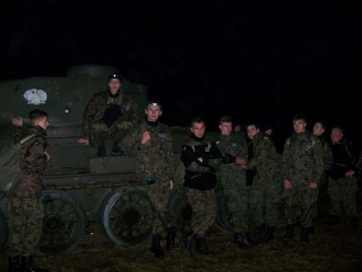 Nocny marsz klasy wojskowej